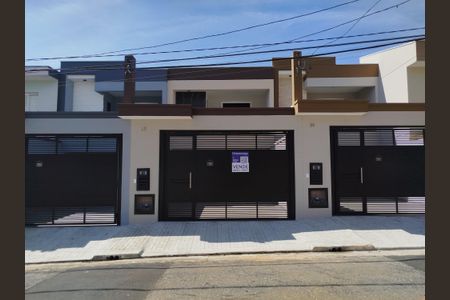 Casa à venda com 166m², 3 quartos e 3 vagasFachada