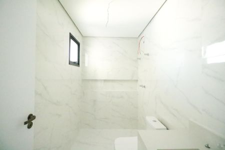 Casa à venda com 166m², 3 quartos e 3 vagasBanheiro da Suíte 2