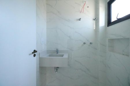 Casa à venda com 166m², 3 quartos e 3 vagasBanheiro da Suíte 1