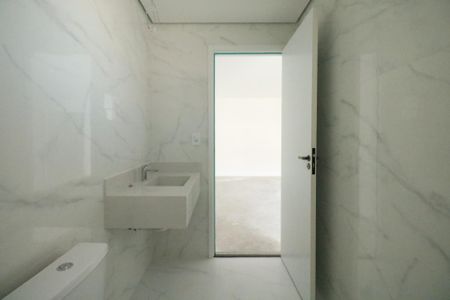 Casa à venda com 166m², 3 quartos e 3 vagasBanheiro da Suíte 2