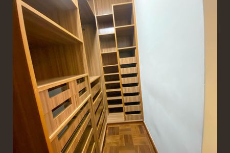 Apartamento à venda com 179m², 2 quartos e 3 vagasCloset Suíte 3