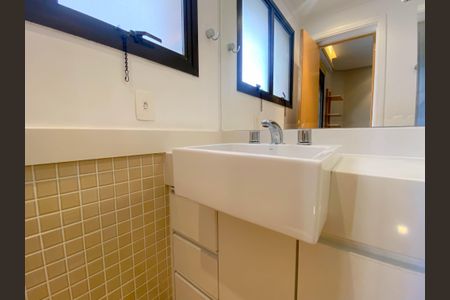 Apartamento à venda com 179m², 2 quartos e 3 vagasBanheiro Suíte 2