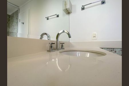 Apartamento à venda com 179m², 2 quartos e 3 vagasBanheiro Suíte 3
