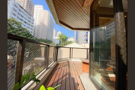 Apartamento à venda com 179m², 2 quartos e 3 vagasVaranda