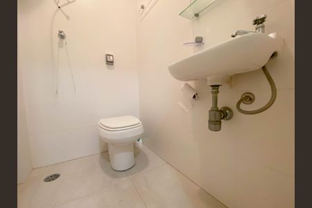 Apartamento à venda com 179m², 2 quartos e 3 vagasBanheiro de Serviço