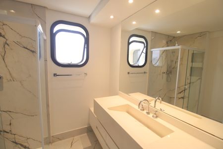 Apartamento para alugar com 153m², 4 quartos e 3 vagasQuarto 2 - Banheiro
