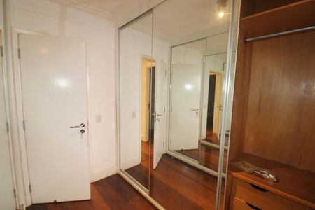 Apartamento para alugar com 153m², 4 quartos e 3 vagasQuarto 2