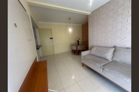 Apartamento para alugar com 75m², 2 quartos e 1 vagaSala