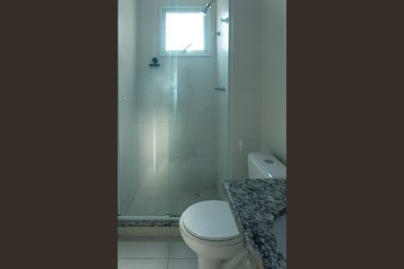 Banheiro de apartamento para alugar com 2 quartos, 53m² em Pousada dos Bandeirantes, Carapicuíba