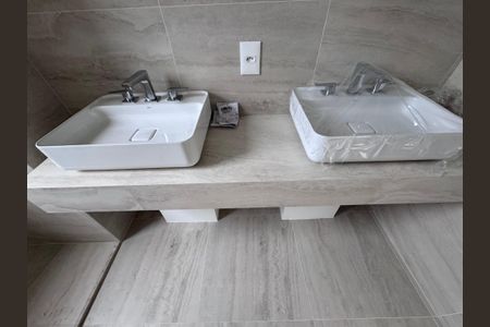 Apartamento à venda com 194m², 4 quartos e 3 vagas Apartamento à venda com 194m², 4 quartos e 3 vagasSuíte 1 - Banheiro