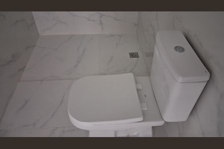 Casa à venda com 165m², 3 quartos e 3 vagasBanheiro Suíte 2