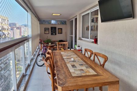 Apartamento à venda com 112m², 3 quartos e 1 vaga Apartamento à venda com 112m², 3 quartos e 1 vagaSala