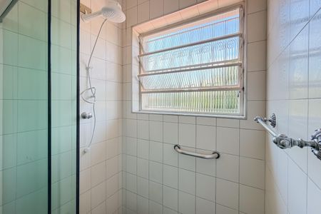 Casa à venda com 220m², 4 quartos e 5 vagasBanheiro da Suíte