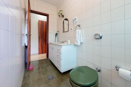 Casa à venda com 220m², 4 quartos e 5 vagasBanheiro da Suíte