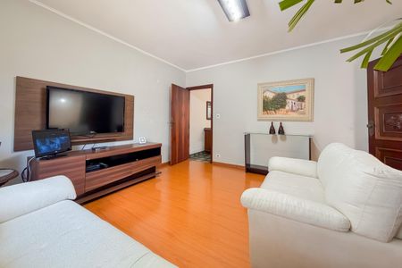 Casa à venda com 220m², 4 quartos e 5 vagasSala