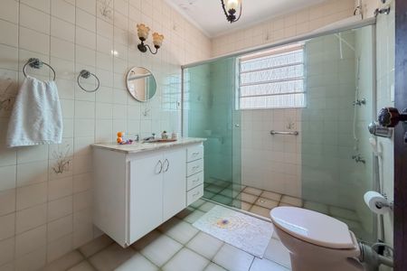 Casa à venda com 220m², 4 quartos e 5 vagasBanheiro Corredor