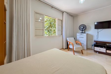 Casa à venda com 220m², 4 quartos e 5 vagasSuíte