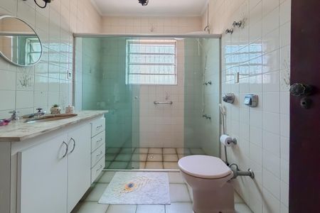 Casa à venda com 220m², 4 quartos e 5 vagasBanheiro Corredor