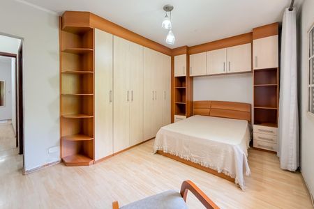 Casa à venda com 220m², 4 quartos e 5 vagasSuíte