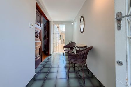 Casa à venda com 220m², 4 quartos e 5 vagasSala - Hall de Entrada