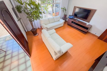 Casa à venda com 220m², 4 quartos e 5 vagasSala