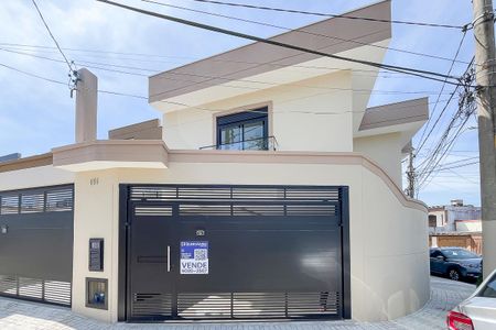 Casa à venda com 185m², 3 quartos e 2 vagasFachada + plaquinha