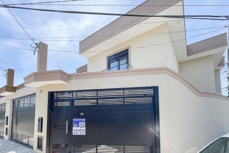 Casa à venda com 185m², 3 quartos e 2 vagasFachada + plaquinha