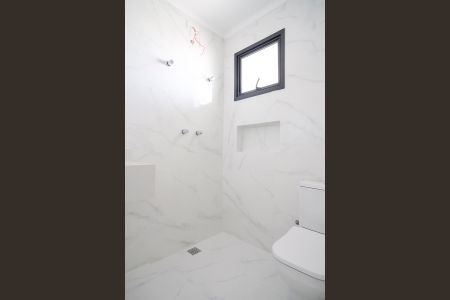 Casa à venda com 185m², 3 quartos e 2 vagasBanheiro da suíte 2