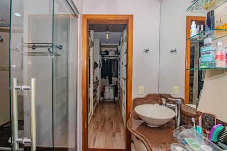 Casa à venda com 300m², 3 quartos e 4 vagasBanheiro da Suíte