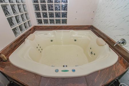 Casa à venda com 300m², 3 quartos e 4 vagasBanheiro da Suíte