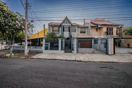 Casa à venda com 300m², 3 quartos e 4 vagasFachada