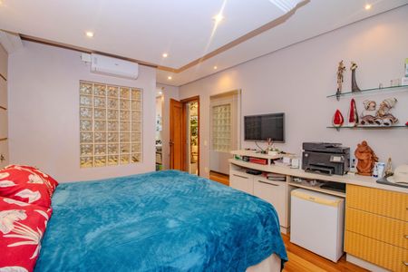 Casa à venda com 300m², 3 quartos e 4 vagasSuíte