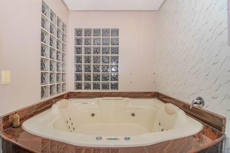 Casa à venda com 300m², 3 quartos e 4 vagasBanheiro da Suíte