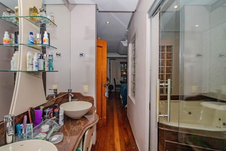 Casa à venda com 300m², 3 quartos e 4 vagasBanheiro da Suíte