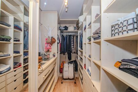 Casa à venda com 300m², 3 quartos e 4 vagasSuíte - Closet