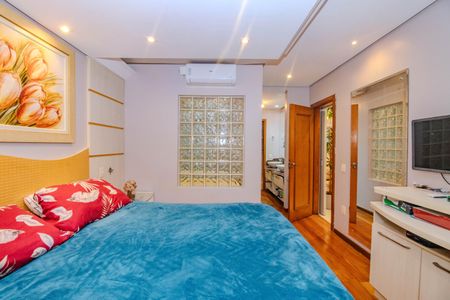 Casa à venda com 300m², 3 quartos e 4 vagasSuíte