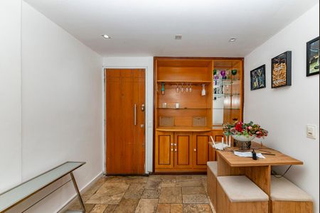 Apartamento para alugar com 75m², 2 quartos e 1 vagaSala