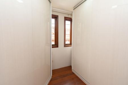 Casa à venda com 200m², 3 quartos e 2 vagasCloset da suíte