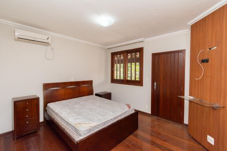 Casa à venda com 200m², 3 quartos e 2 vagasSuíte