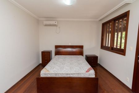 Casa à venda com 200m², 3 quartos e 2 vagasSuíte