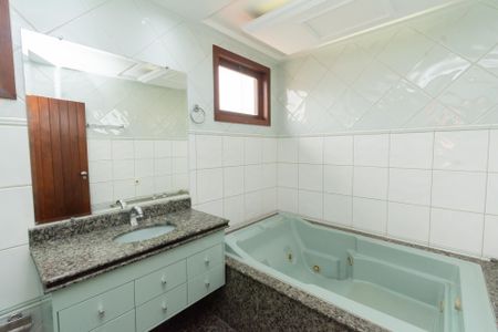 Casa à venda com 200m², 3 quartos e 2 vagasBanheiro da Suíte