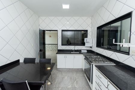 Casa à venda com 200m², 3 quartos e 2 vagasCozinha
