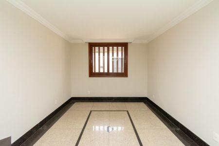 Casa à venda com 200m², 3 quartos e 2 vagasSala de TV