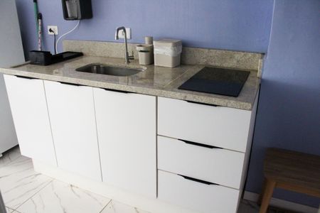 Apartamento à venda com 34m², 1 quarto e sem vagaCozinha - Armários