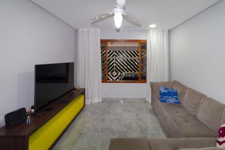 Casa à venda com 133m², 3 quartos e 2 vagasSala