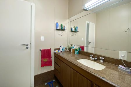 Casa à venda com 275m², 3 quartos e 4 vagasBanheiro