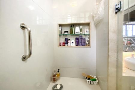 Casa à venda com 275m², 3 quartos e 4 vagasBanheiro da Suíte 1