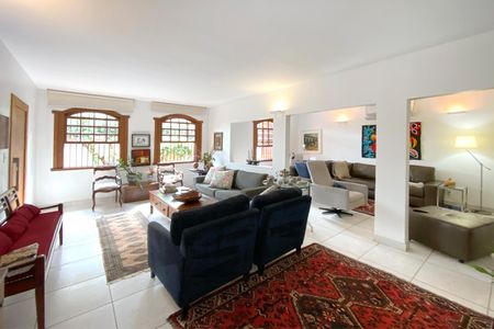 Casa à venda com 275m², 3 quartos e 4 vagasSala