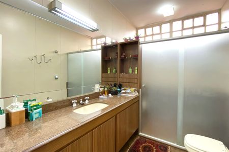 Casa à venda com 275m², 3 quartos e 4 vagasBanheiro