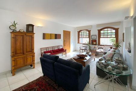 Casa à venda com 275m², 3 quartos e 4 vagasSala